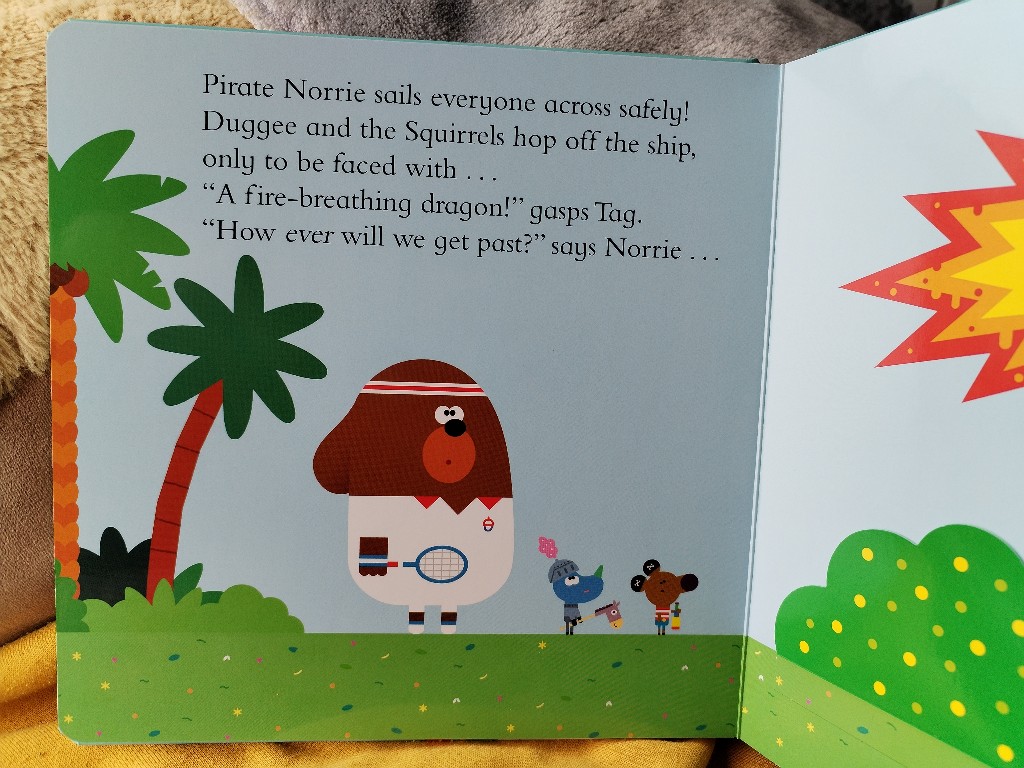 Hey Duggee: The Dressing Up Badge : A Lift-the-Flap Book - Image 3